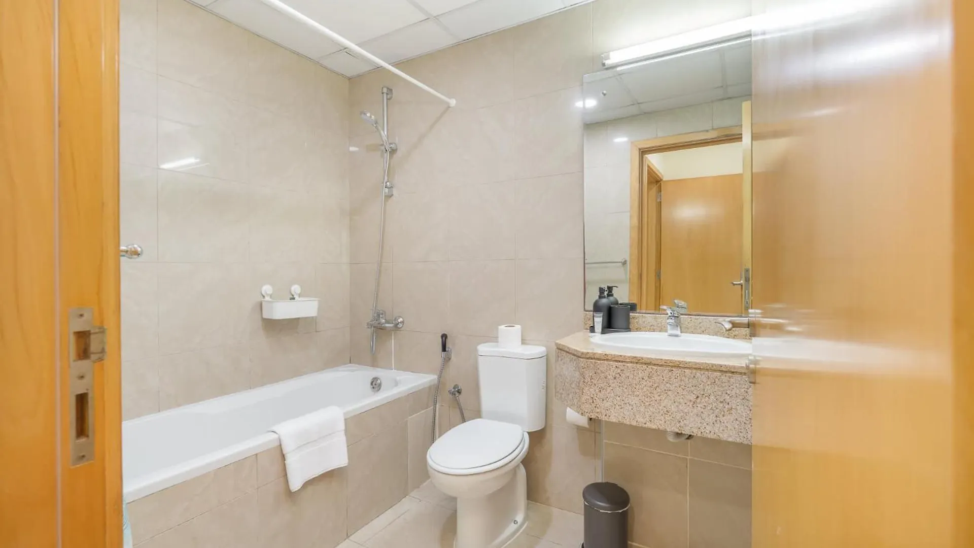 1 Bedroom In Marina With Stunning Ain Dubai View Apartment
